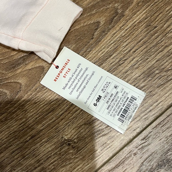 Cat and Jack NWT Baby Girl Bird and Rainbow Sweatshirt size 6 to 9 month - Picture 4 of 5